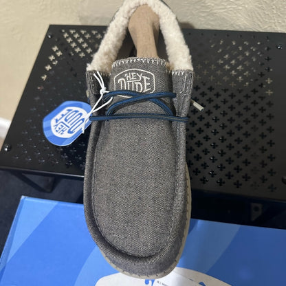 424. NEW SIZE 7 Hey Dude Men's Gray and Tan Loafers