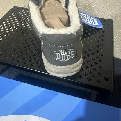 424. NEW SIZE 7 Hey Dude Men's Gray and Tan Loafers