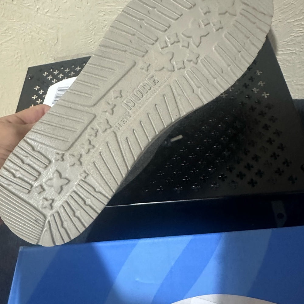 424. NEW SIZE 7 Hey Dude Men's Gray and Tan Loafers