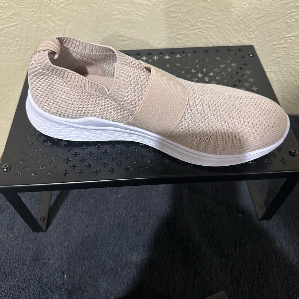 426. NEW SIZE 9 J/SLIDES Light Tan Knit Slip-On Sneakers