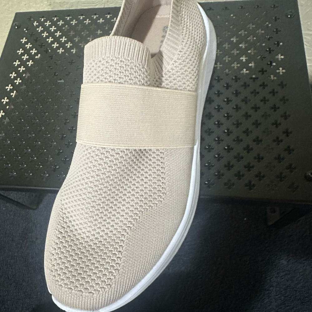 426. NEW SIZE 9 J/SLIDES Light Tan Knit Slip-On Sneakers