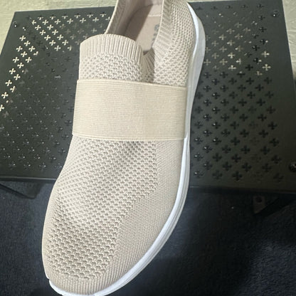426. NEW SIZE 9 J/SLIDES Light Tan Knit Slip-On Sneakers