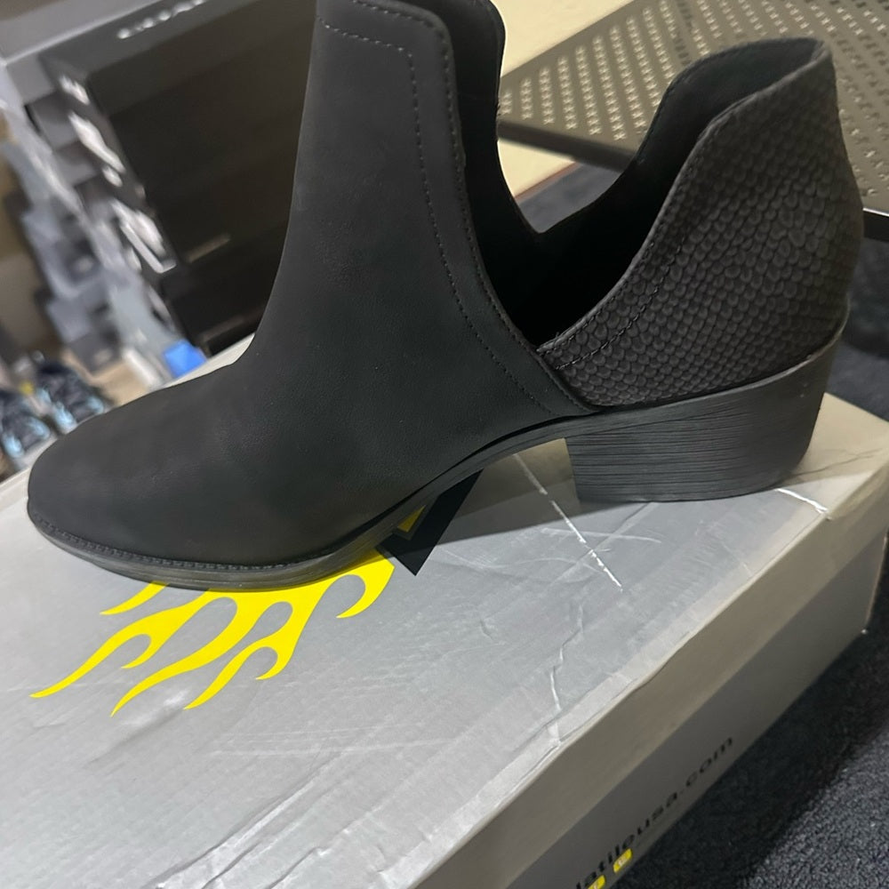 431. NEW SIZE 11 Volatile Black Ankle Booties with Textured Heel