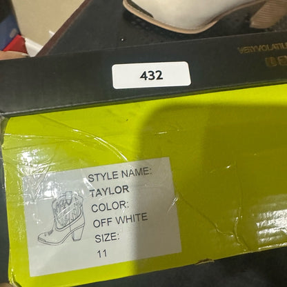 432. NEW SIZE 11 Very Volatile Light Cream Ankle Boots