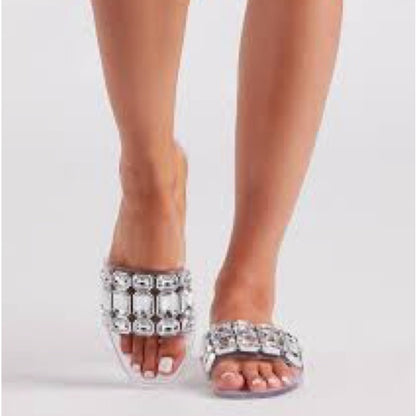 435.437. NEW SUZE 6.5/7 Elegant Clear Sandals with Silver Accents