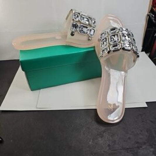 435.437. NEW SUZE 6.5/7 Elegant Clear Sandals with Silver Accents
