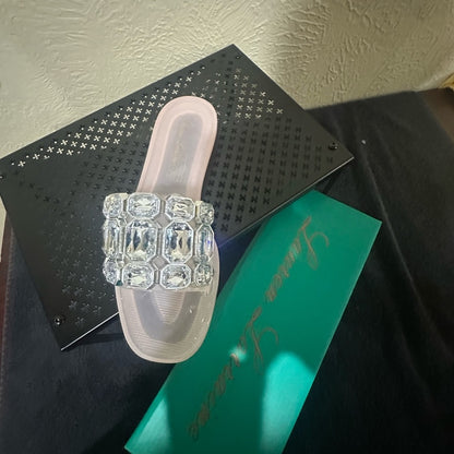 435.437. NEW SUZE 6.5/7 Elegant Clear Sandals with Silver Accents