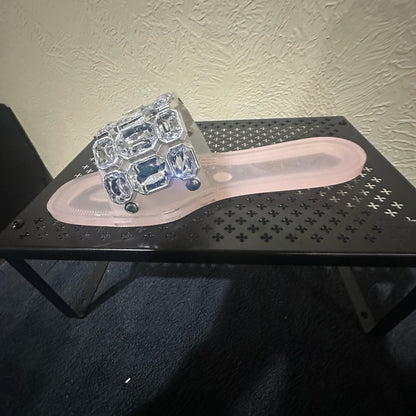 435.437. NEW SUZE 6.5/7 Elegant Clear Sandals with Silver Accents