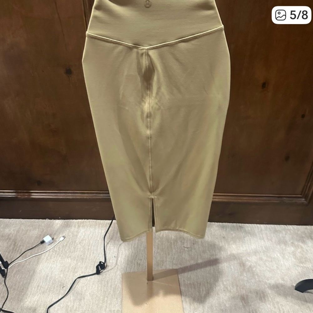 NWT SIZE 2 Lululemon athletica Beige Midi Skirt