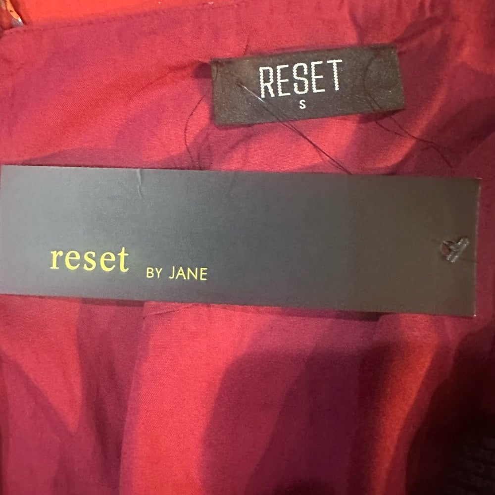 NWT SIZE S Chic Floral Skater Skirt - Maroon