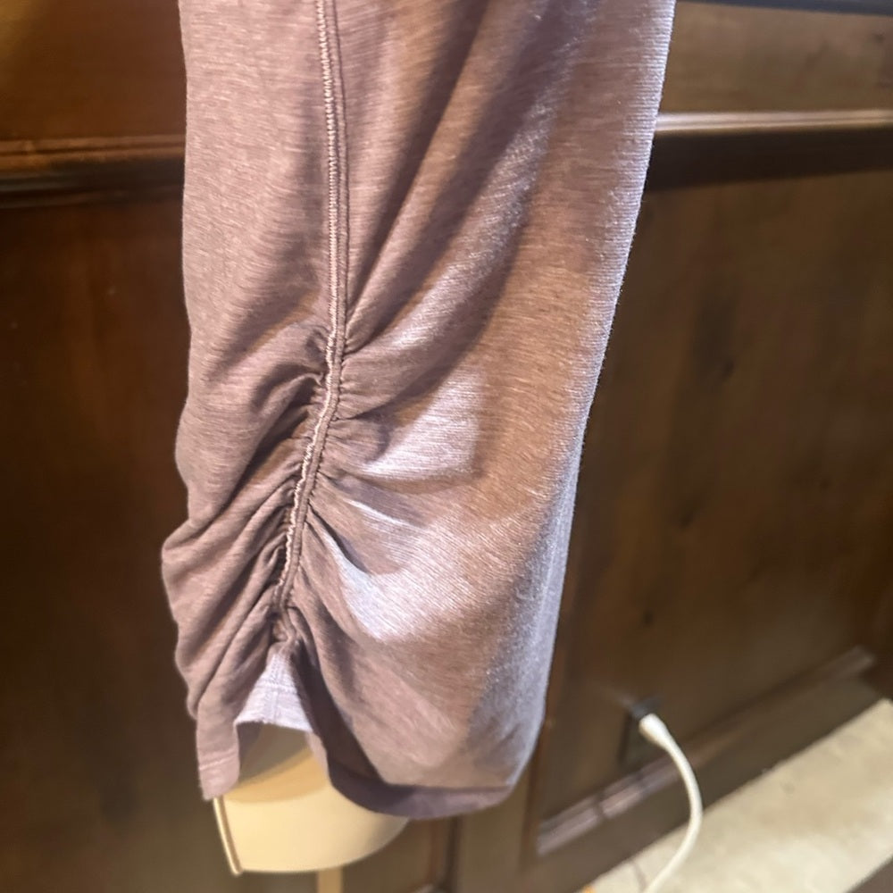 SIZE M/L? Lululemon Athletica Heathered Gray Muscle Tee