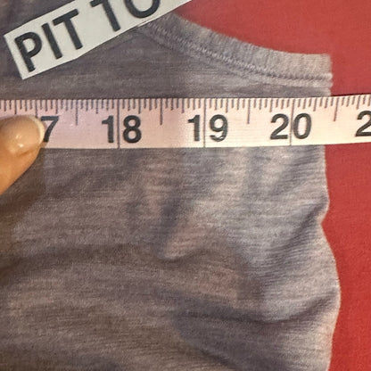 SIZE M/L? Lululemon Athletica Heathered Gray Muscle Tee