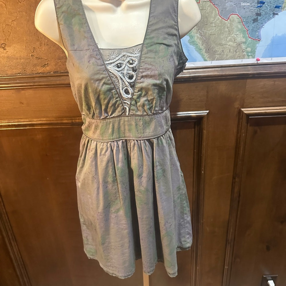 SIZE 8 Free People Green Sleeveless Mini Dress with Front Detail