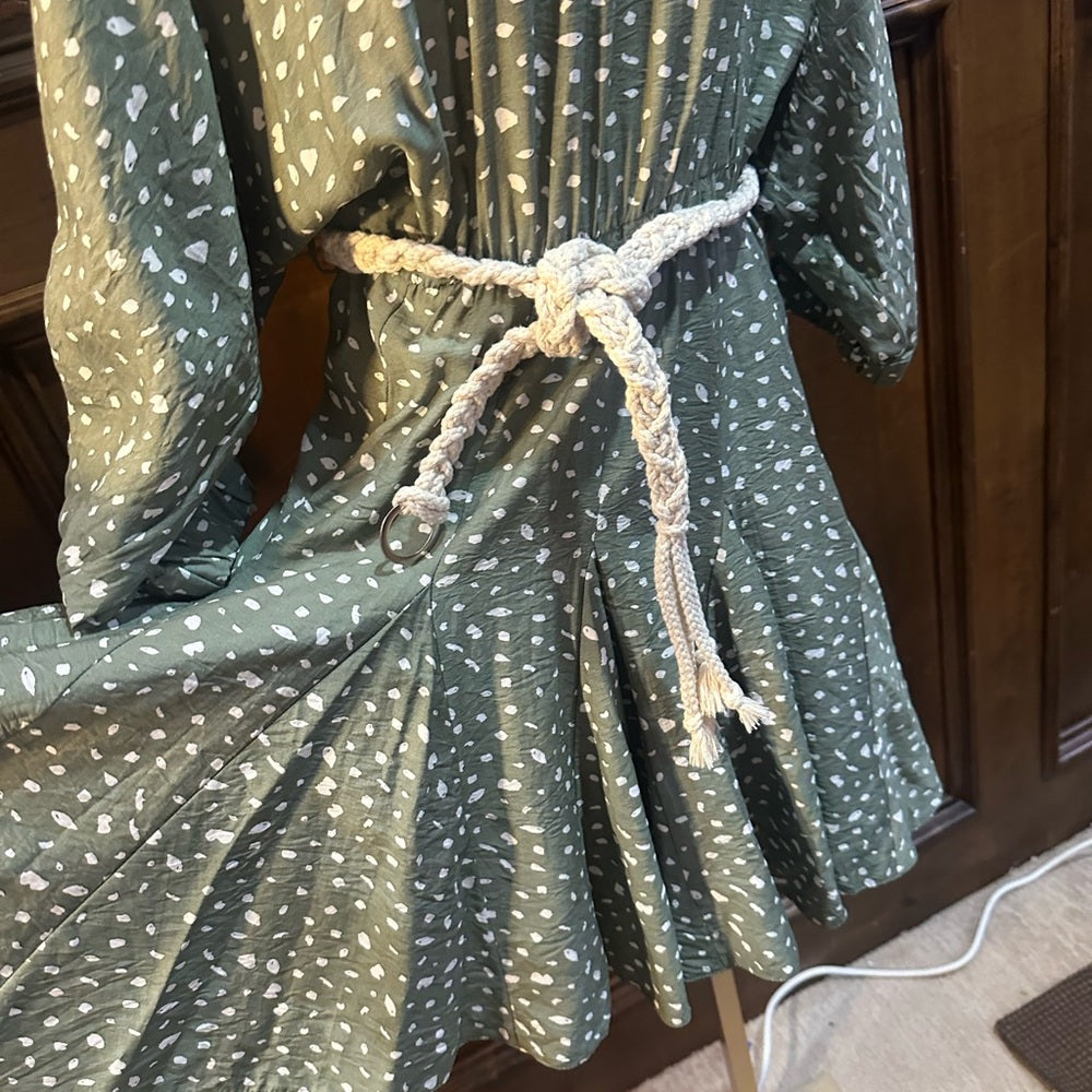 NWOT SIZE XL Chic Green Midi Dress with White Accents