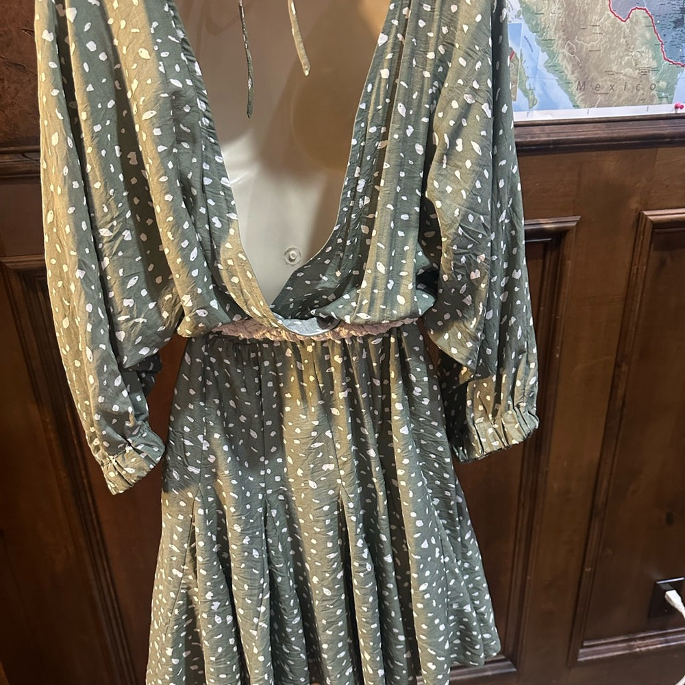 NWOT SIZE XL Chic Green Midi Dress with White Accents