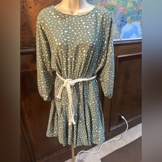 NWOT SIZE XL Chic Green Midi Dress with White Accents