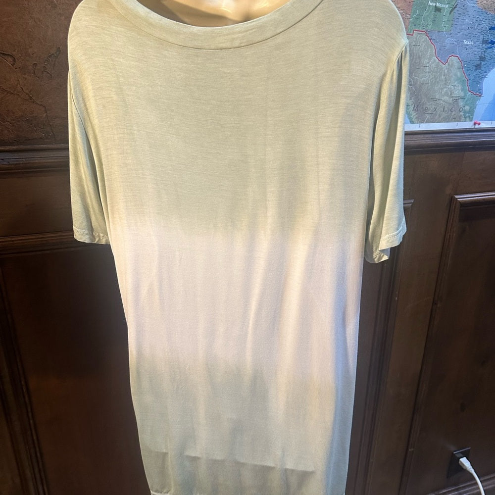 NWOT SIZE S WILL FIT UP TO A L POL Green and White Gradient Short Sleeve Tee