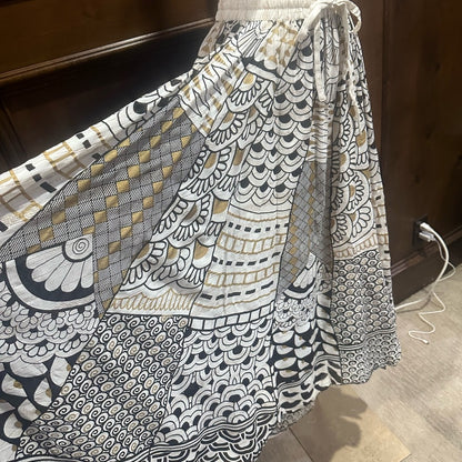 NWT SIZE OS Elegant Black and Cream Patterned Midi Skirt