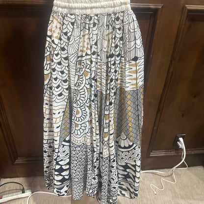 NWT SIZE OS Elegant Black and Cream Patterned Midi Skirt