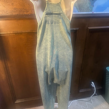 NWOT SIZE S/M will fit up to an XL Zenana Outfitters Green Cropped Jumpsuit