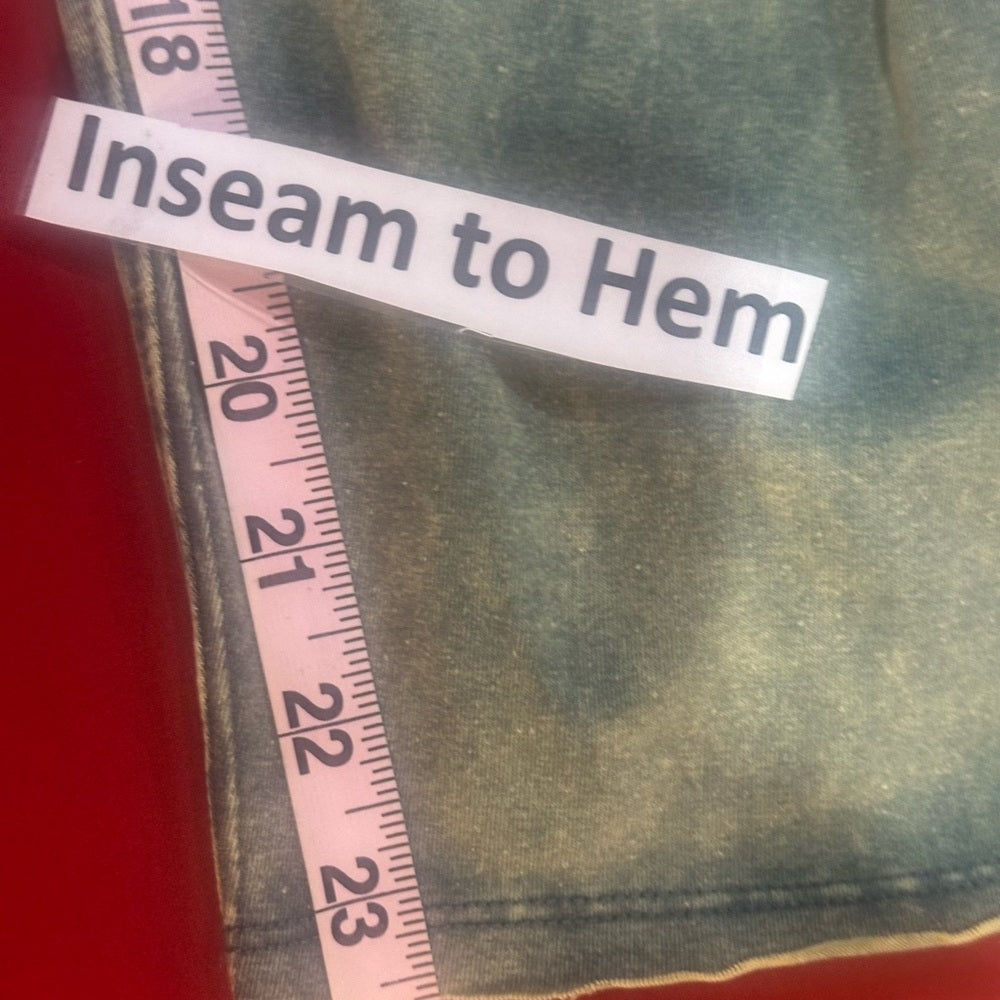 NWOT SIZE S/M will fit up to an XL Zenana Outfitters Green Cropped Jumpsuit