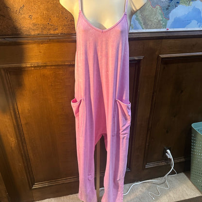 NWOT SIZE S/M will fit up to XL Zenana Outfitters Pink Cropped Jumpsuit