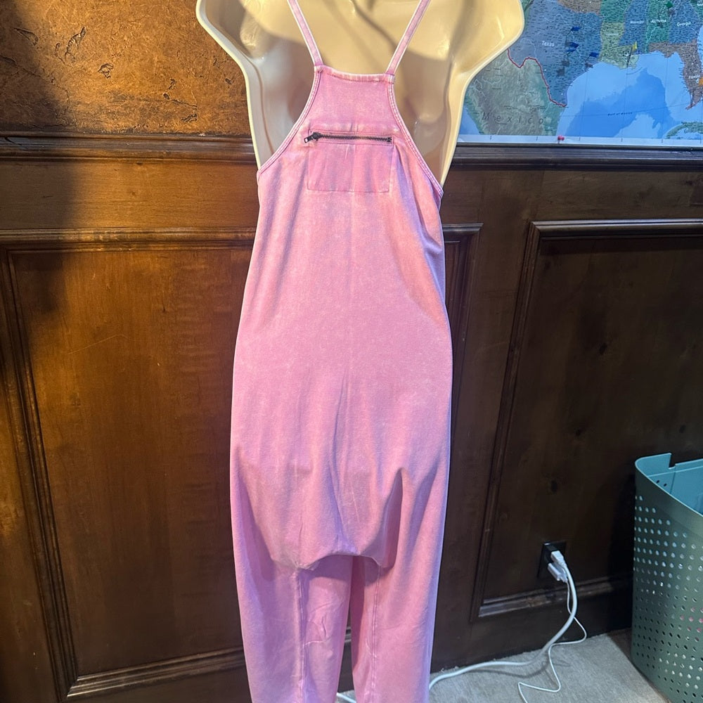 NWOT SIZE S/M will fit up to XL Zenana Outfitters Pink Cropped Jumpsuit