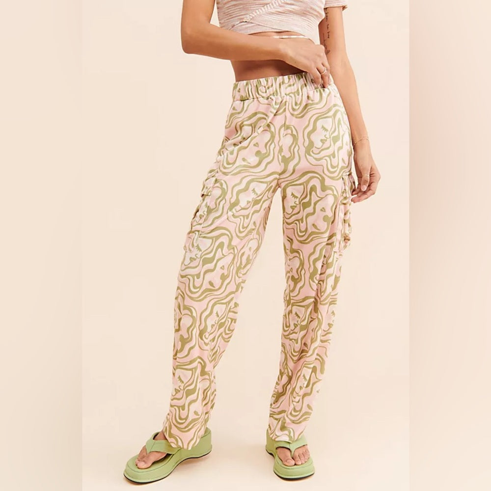 NWOT SIZE M Stylish Women's Swirl Pattern Pants