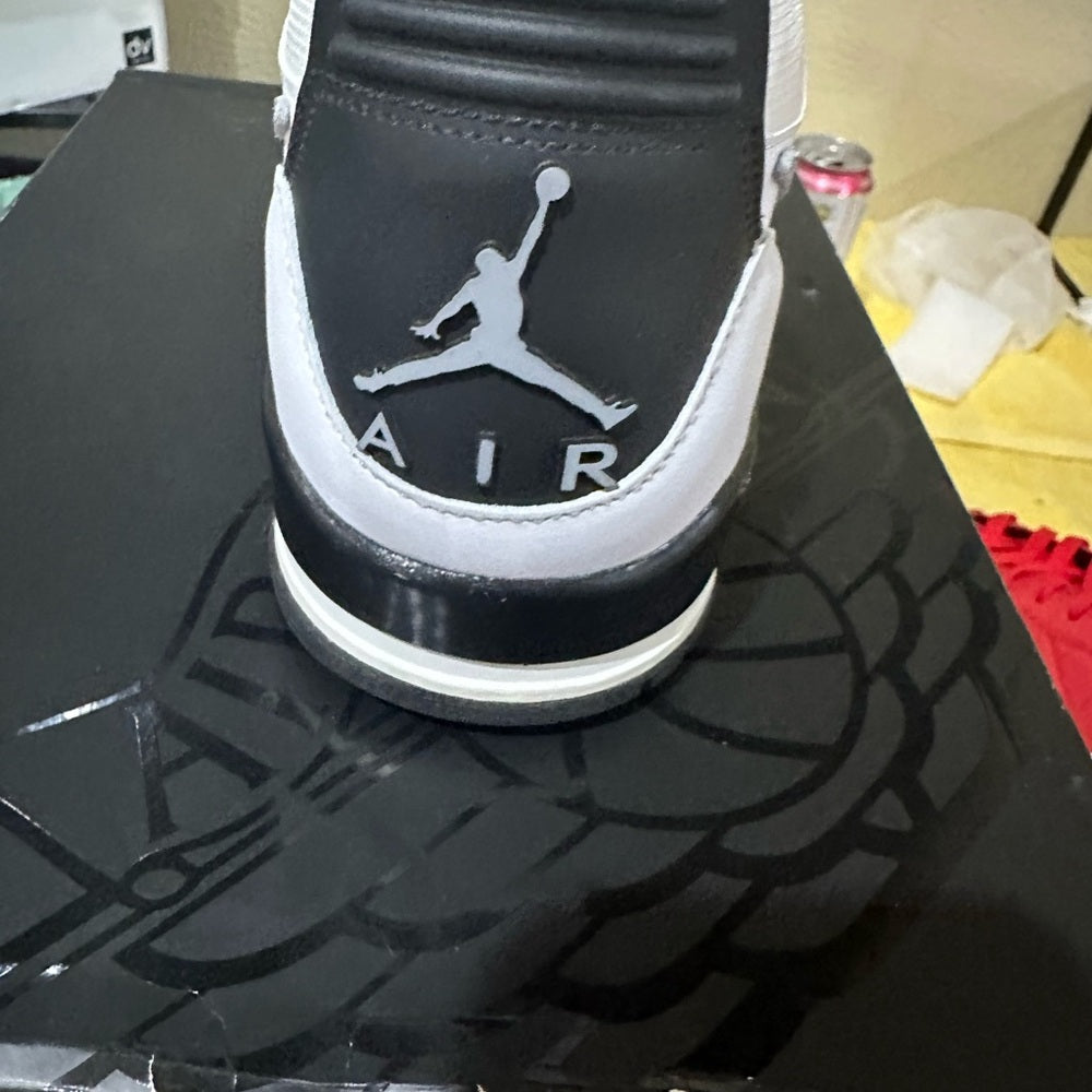 351. NEW SIZE 13 Nike White and Black Sneakers