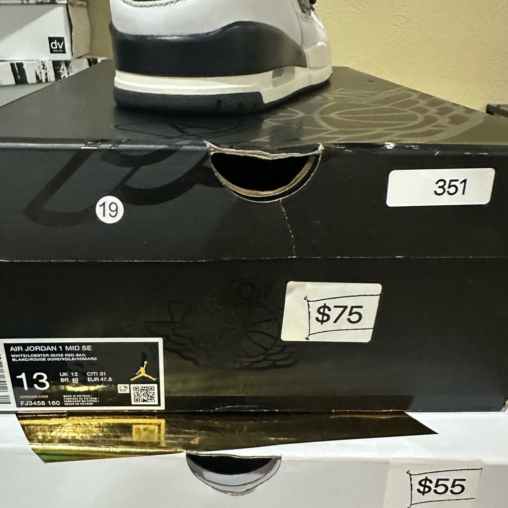 351. NEW SIZE 13 Nike White and Black Sneakers