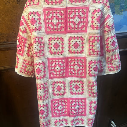NWOT SIZE OS POL Pink and White Crochet Button Down Shirt