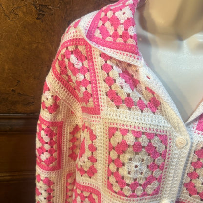 NWOT SIZE OS POL Pink and White Crochet Button Down Shirt