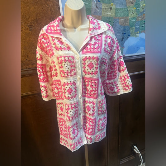 NWOT SIZE OS POL Pink and White Crochet Button Down Shirt